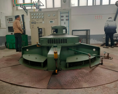 300KW 容量 オイル水冷却 6-20KV 水力タービン ステンレス鋼 / 鋳鉄ランナー