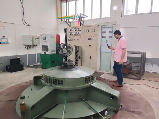 直径10メートルのステンレス製ランナーと魚類に優しい構造を備えた、垂直カプラン水力タービン発電機